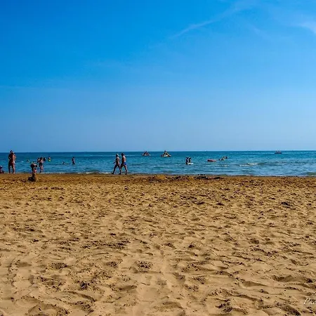 아파트 Very Nice Facing The Beach In Lovely
